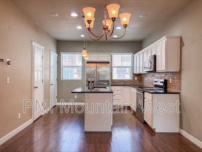 420 N Main St #29 - Photo 4 of 38