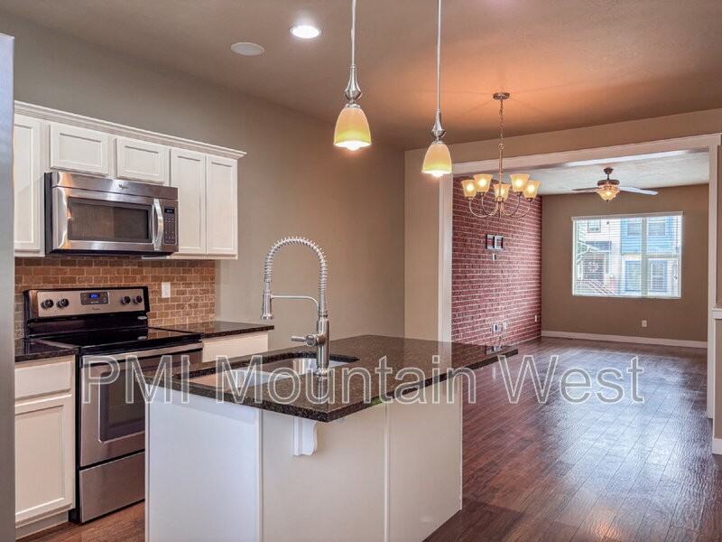 420 N Main St #29 - Photo 5 of 38