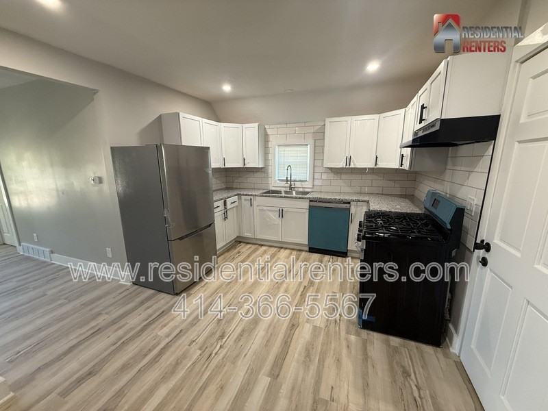 845 S 75th St - Photo 2 of 7