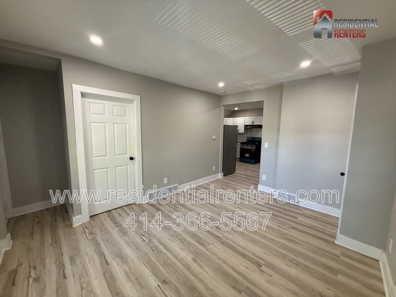845 S 75th St - Photo 3 of 7