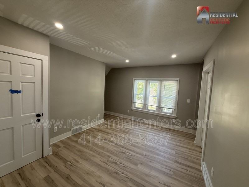 845 S 75th St - Photo 5 of 7