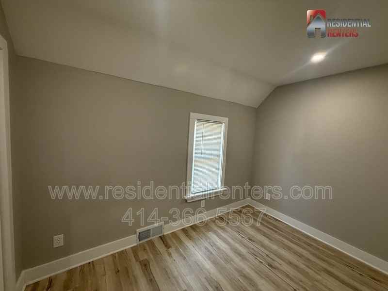 845 S 75th St - Photo 6 of 7