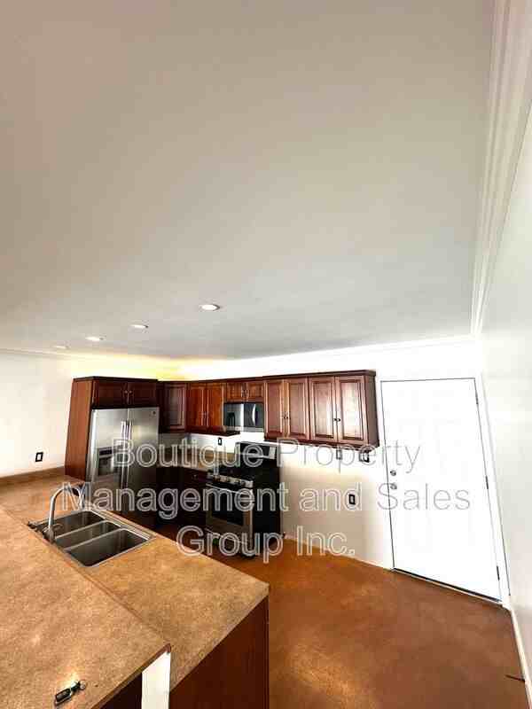 2285 Santa Ana Ave - Photo 3 of 18