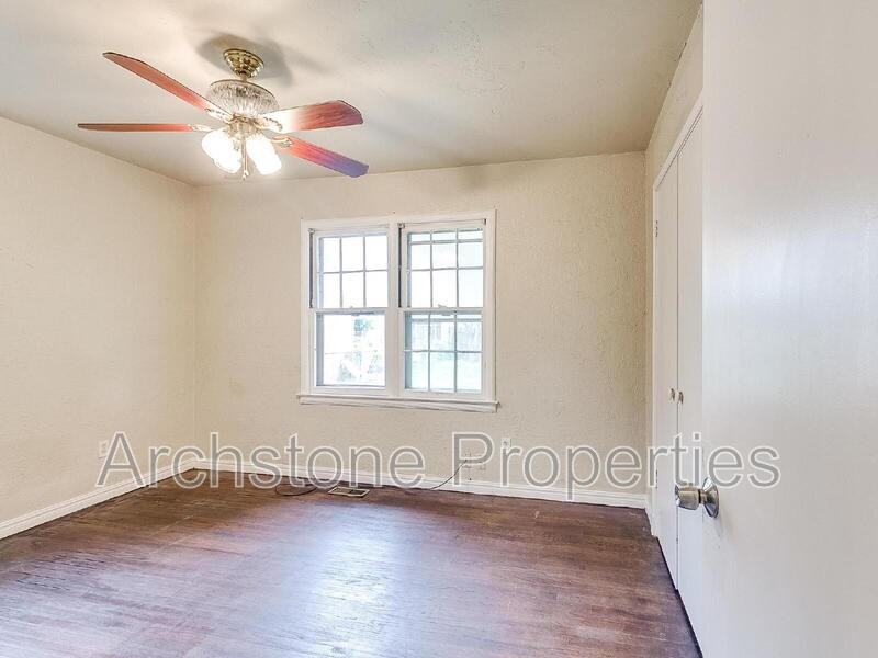 1614 Sw 41st St - Photo 5 of 20