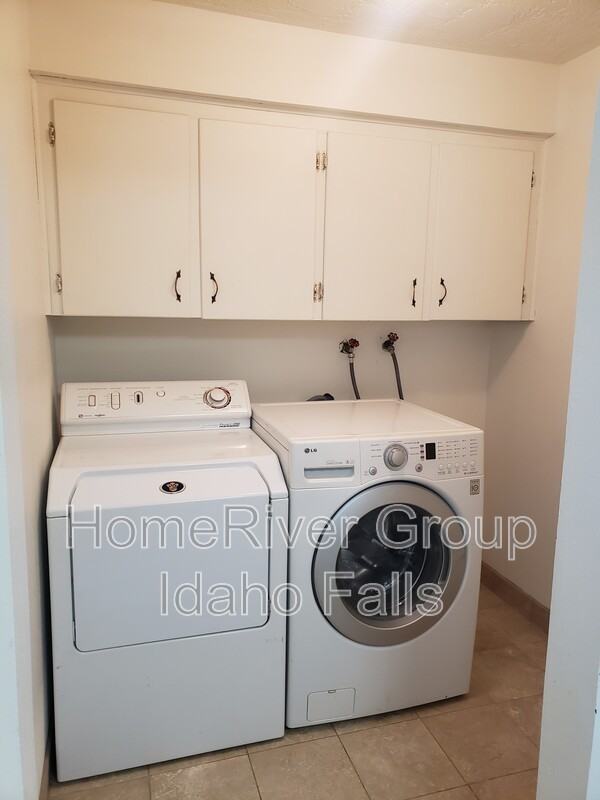 640 Hansen Ave #4 - Photo 7 of 12