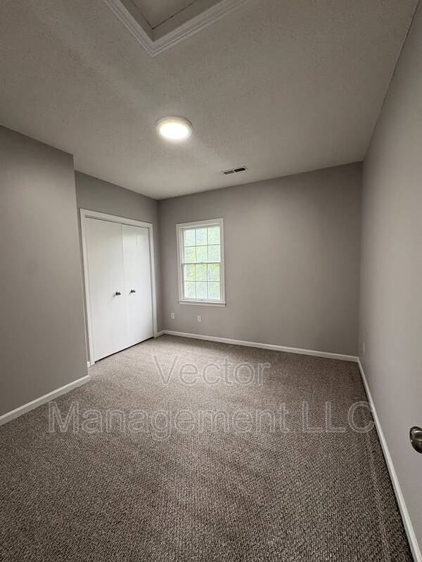 2842 Dixwell Ave - Photo 4 of 8