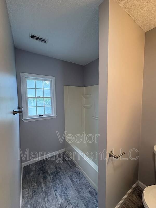 2842 Dixwell Ave - Photo 7 of 8