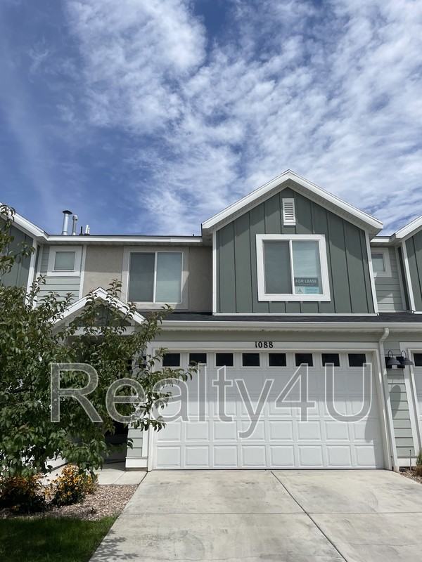 1088 E Waterway Ln - Photo 2 of 17