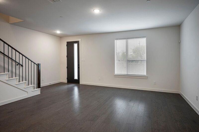 1763 Montgomery Dr - Photo 4 of 16