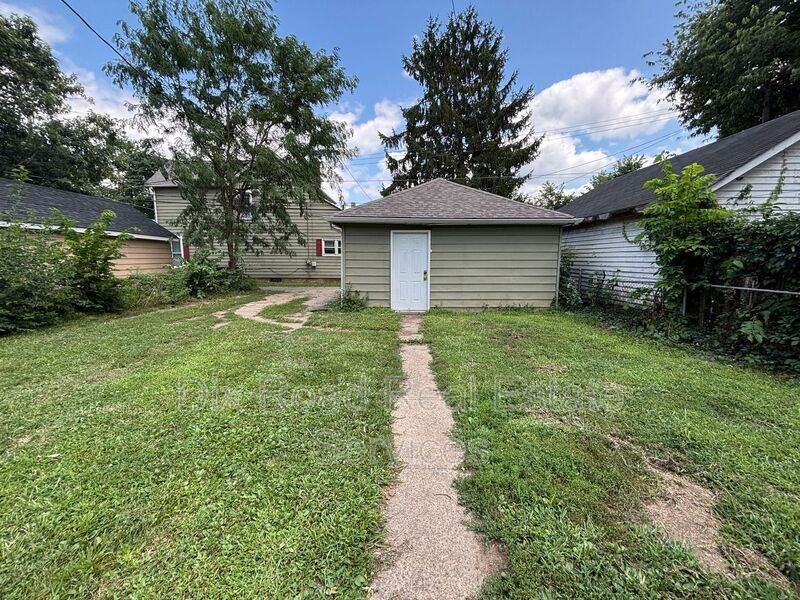 405 Moore St - Photo 5 of 28