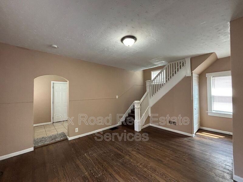 405 Moore St - Photo 6 of 28