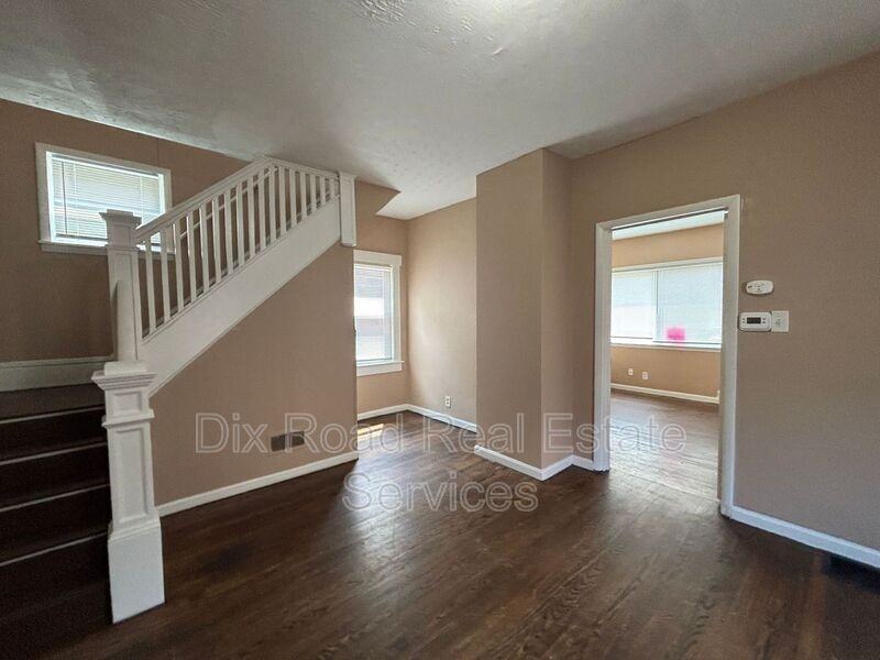 405 Moore St - Photo 7 of 28