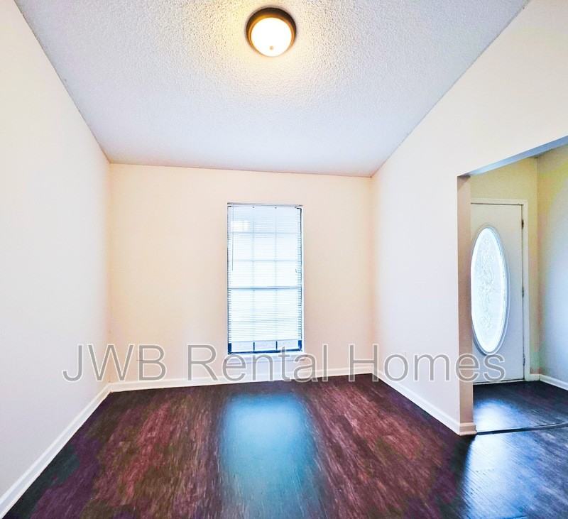 11628 Harts Rd - Photo 4 of 12
