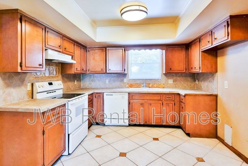 4863 Latimer Rd S - Photo 2 of 13