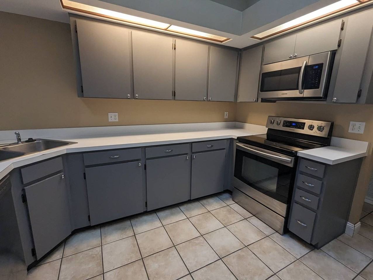 1048 Shaffer Trl - Photo 3 of 8