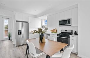 featured image of 837 N Kingsley Dr