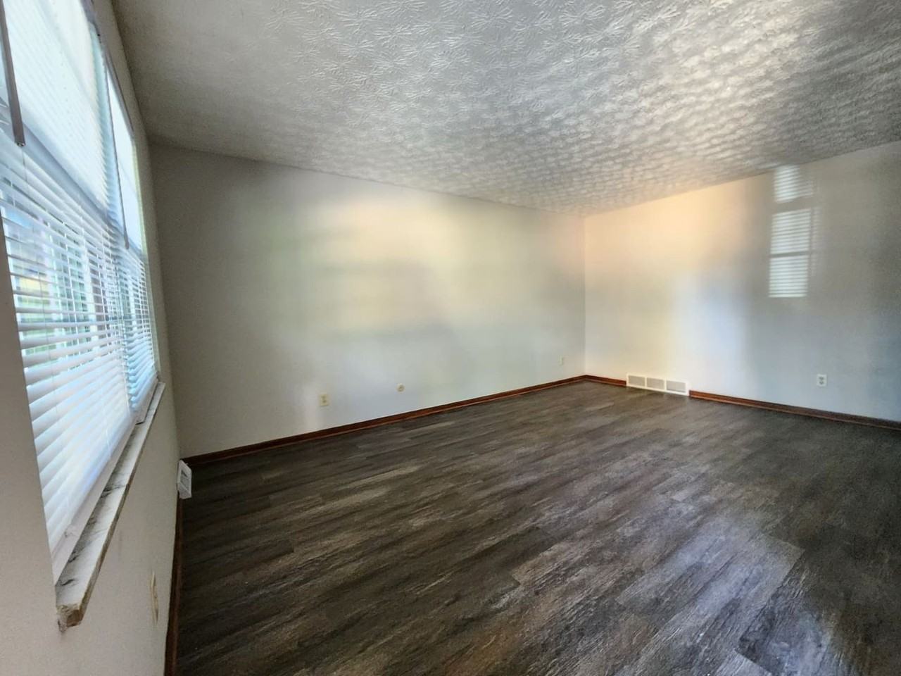 2724 Blendon Woods Blvd - Photo 3 of 25