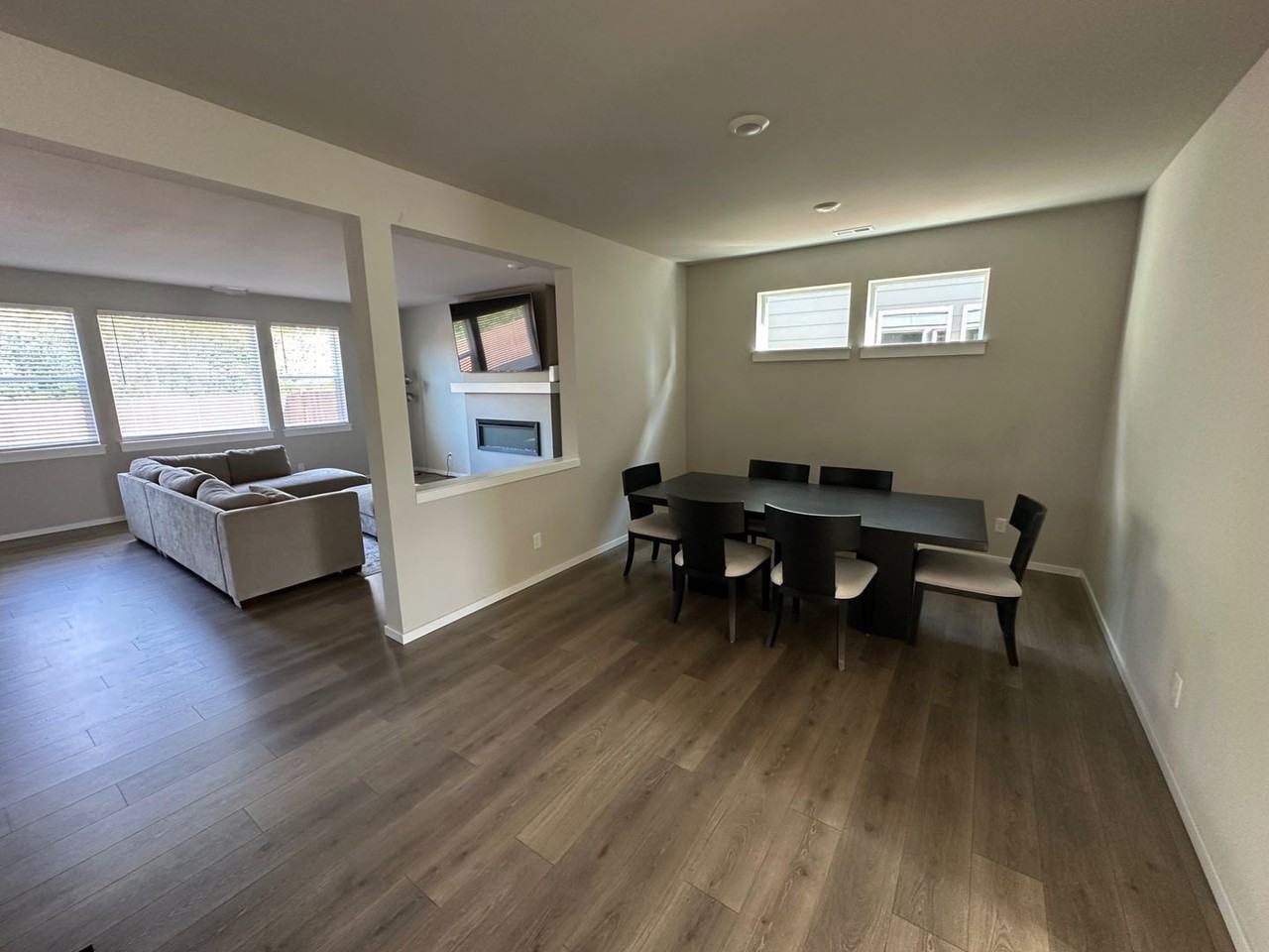 2406 Hyde Ct Ne - Photo 2 of 35