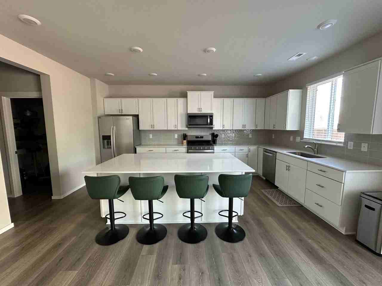 2406 Hyde Ct Ne - Photo 3 of 35