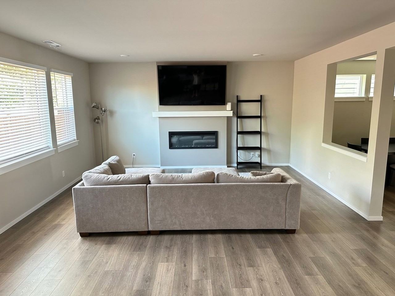 2406 Hyde Ct Ne - Photo 5 of 35