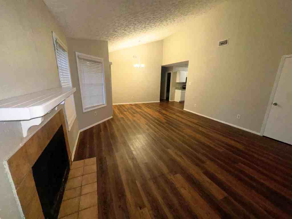 10719 Ambergate Dr - Photo 3 of 15
