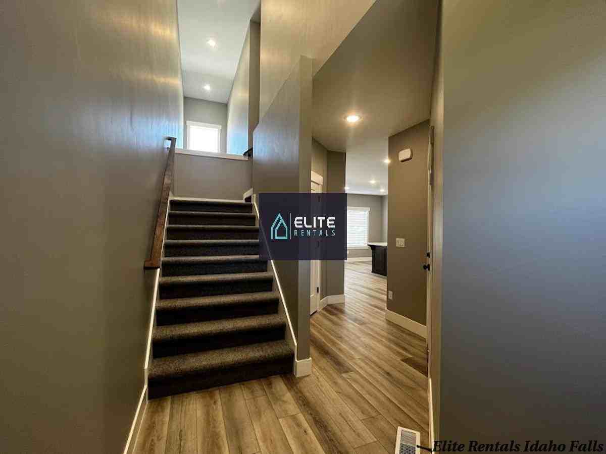 3893 Judy St - Photo 3 of 23