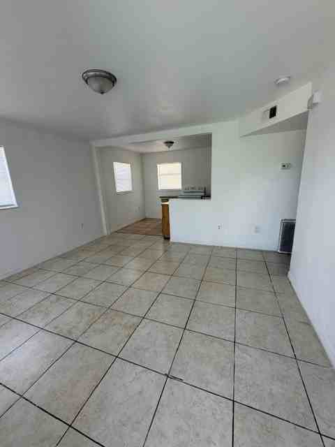 936 Lakeview Dr - Photo 3 of 18