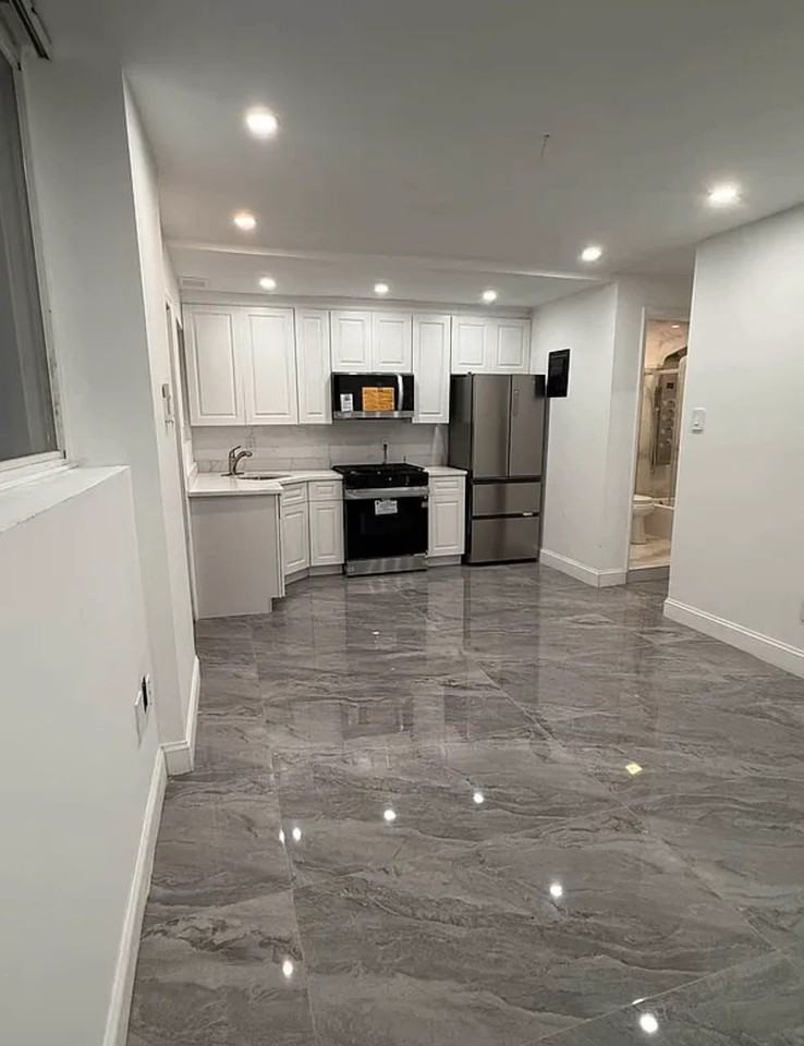 6247 82nd Pl - Photo 2 of 5