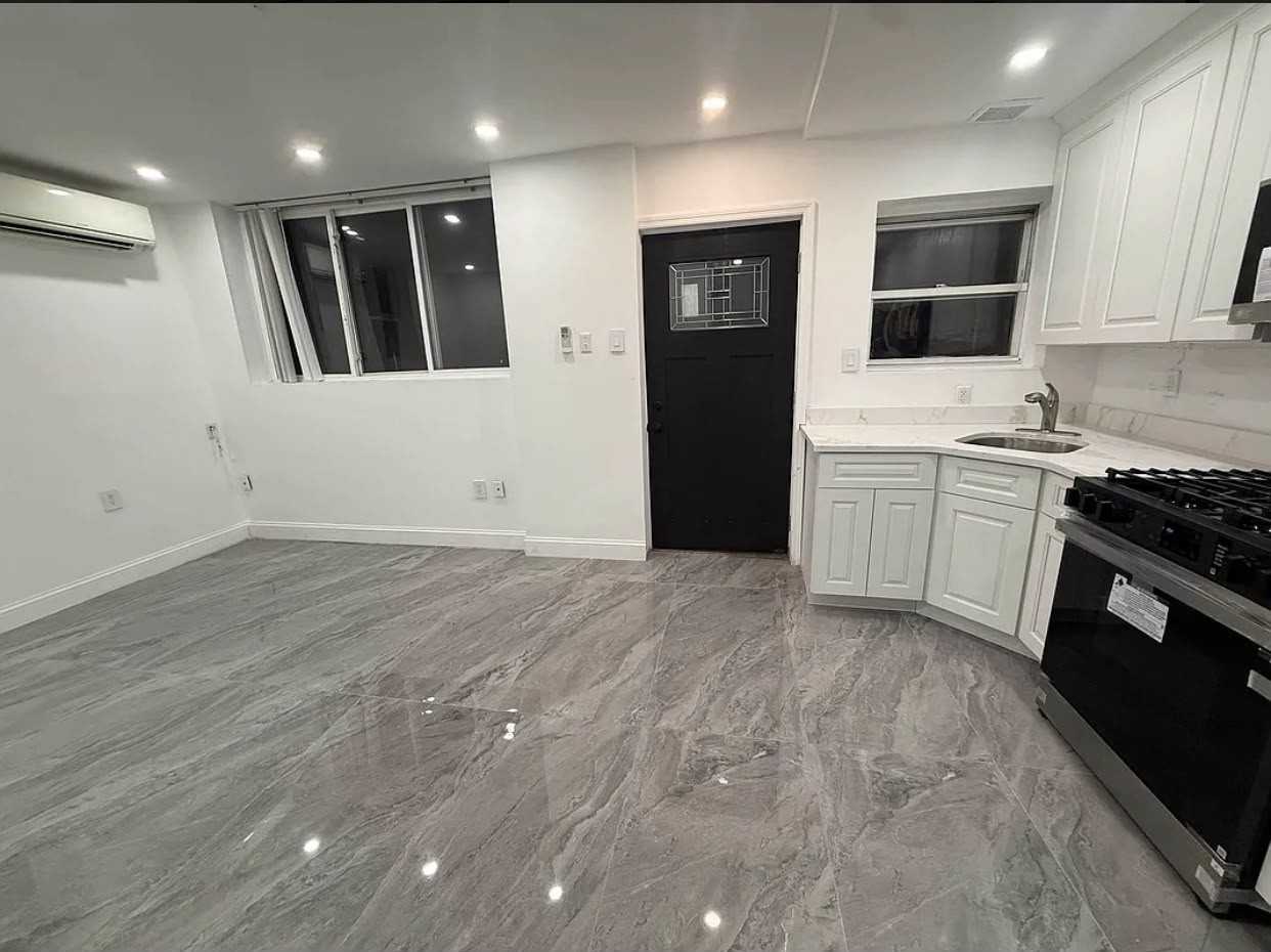 6247 82nd Pl - Photo 3 of 5