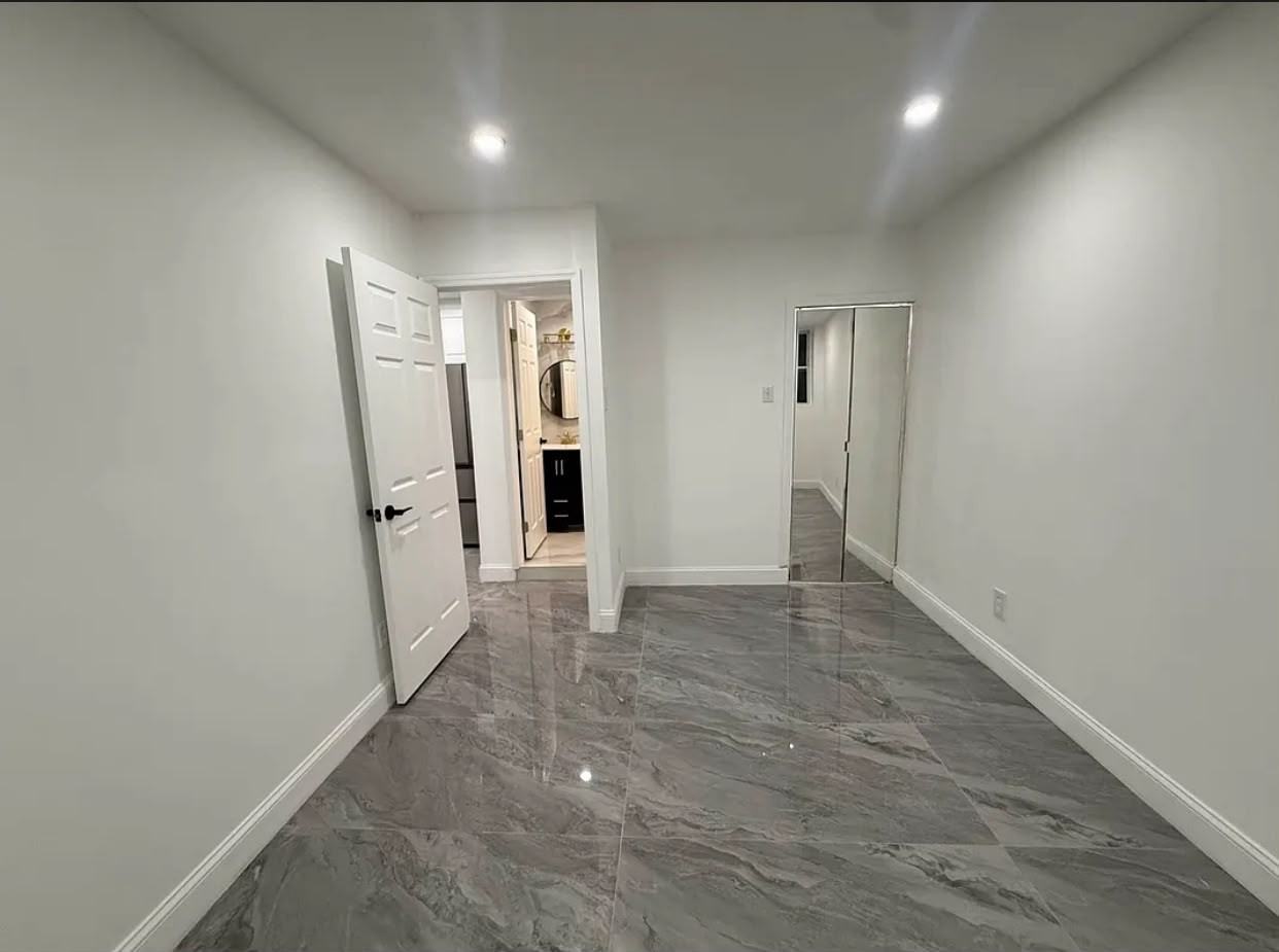 6247 82nd Pl - Photo 4 of 5