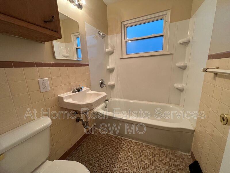 116 E Anderson St - Photo 6 of 8