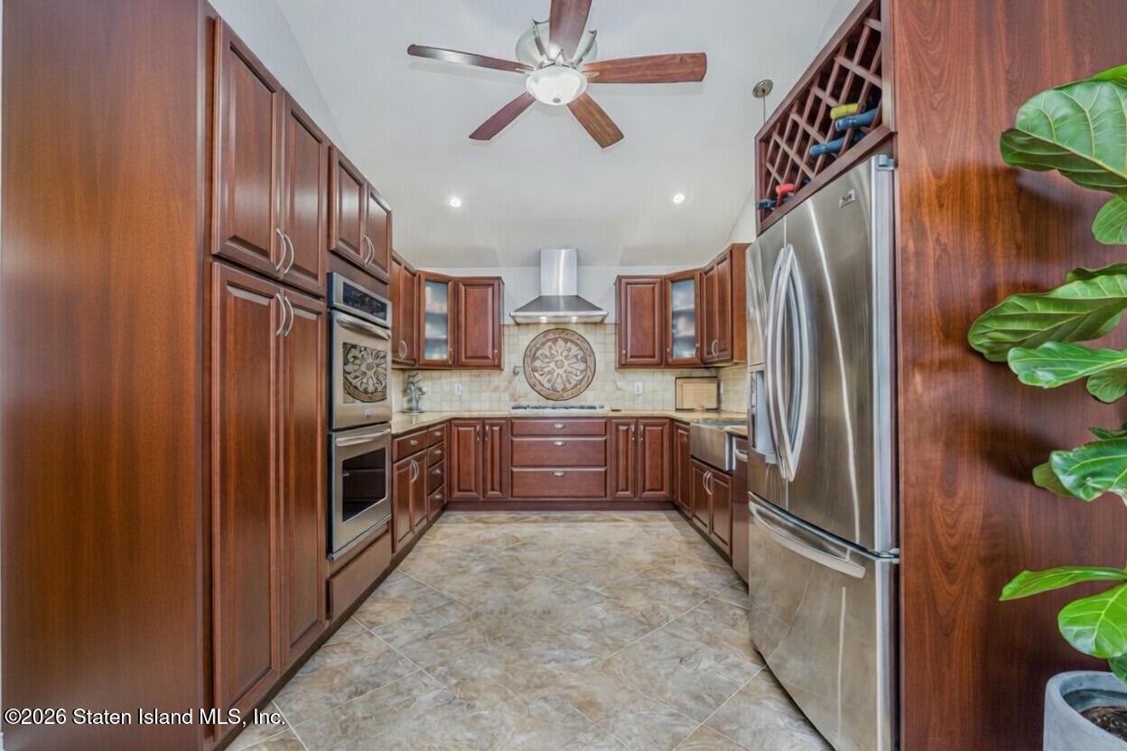 330 Isabella Ave - Photo 7 of 35
