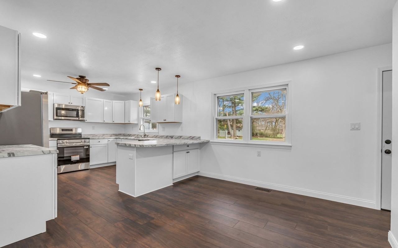3448 Rost Dr - Photo 4 of 32