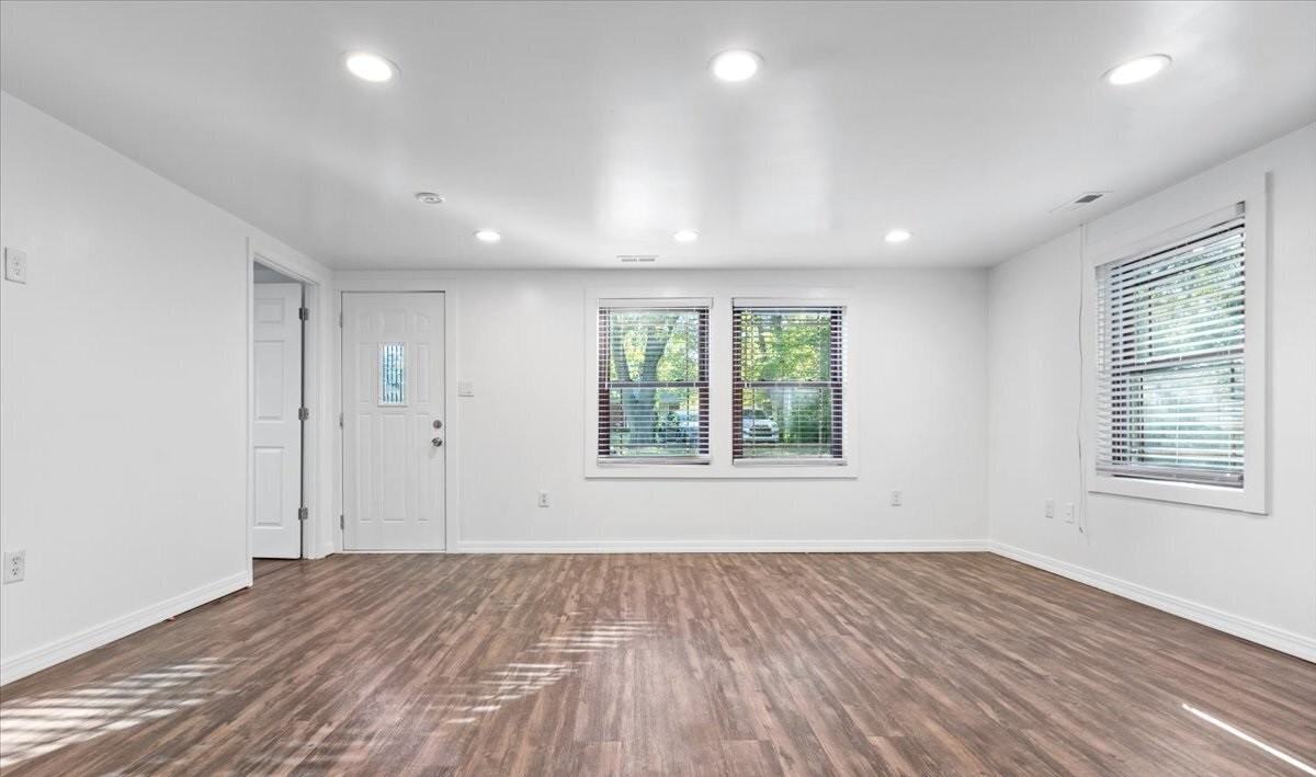 4106 Asbury St - Photo 4 of 24