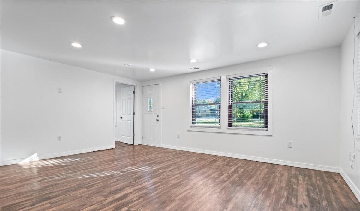 4106 Asbury St - Photo 5 of 24