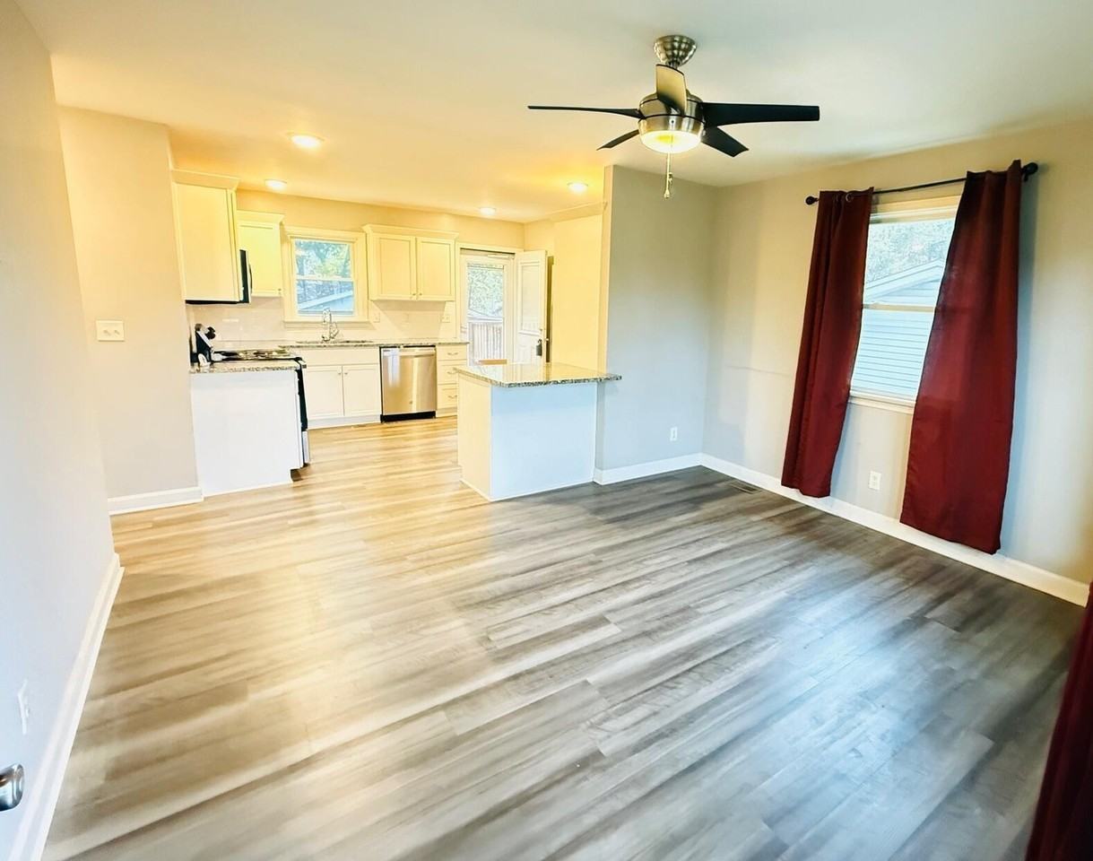 2516 Elmhurst Ave - Photo 2 of 16