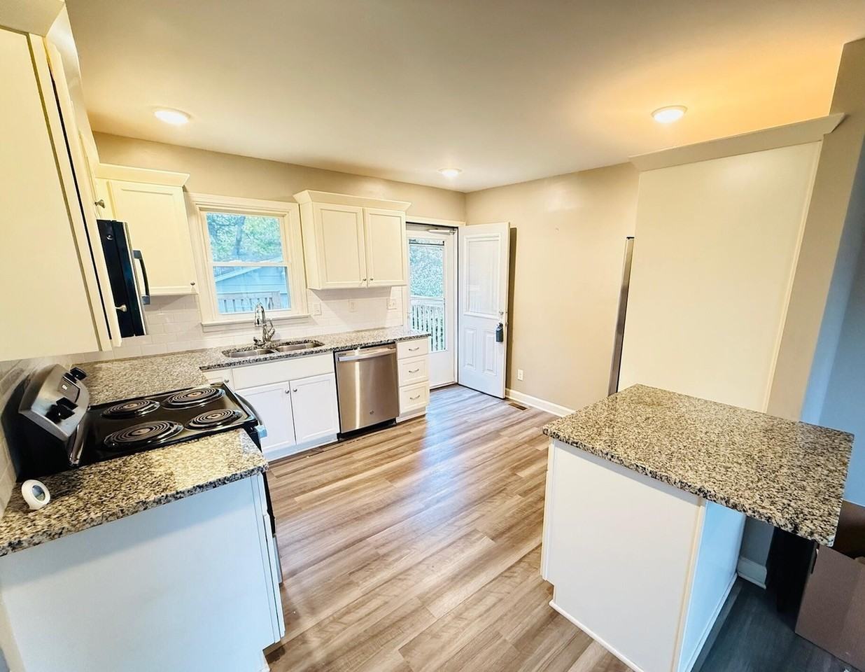2516 Elmhurst Ave - Photo 4 of 16