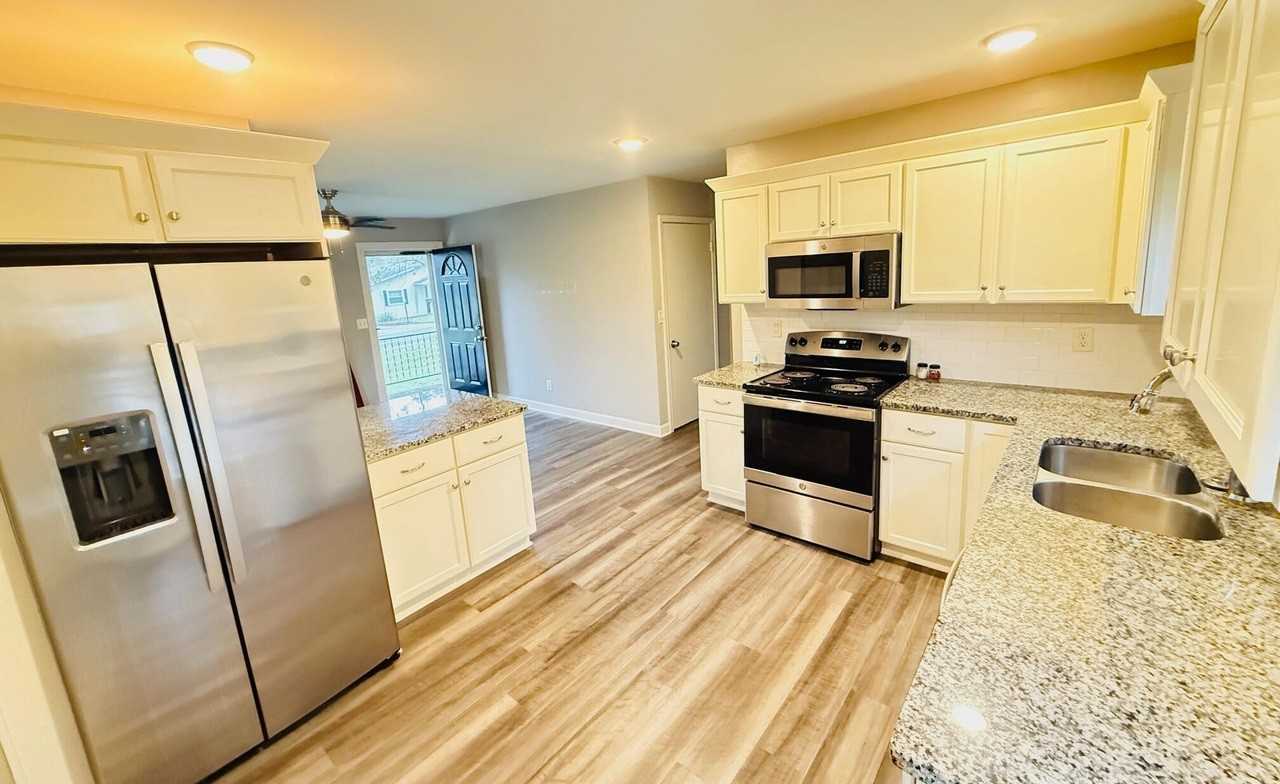 2516 Elmhurst Ave - Photo 5 of 16