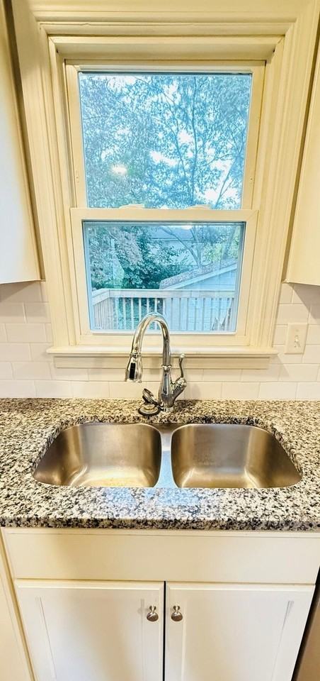 2516 Elmhurst Ave - Photo 6 of 16
