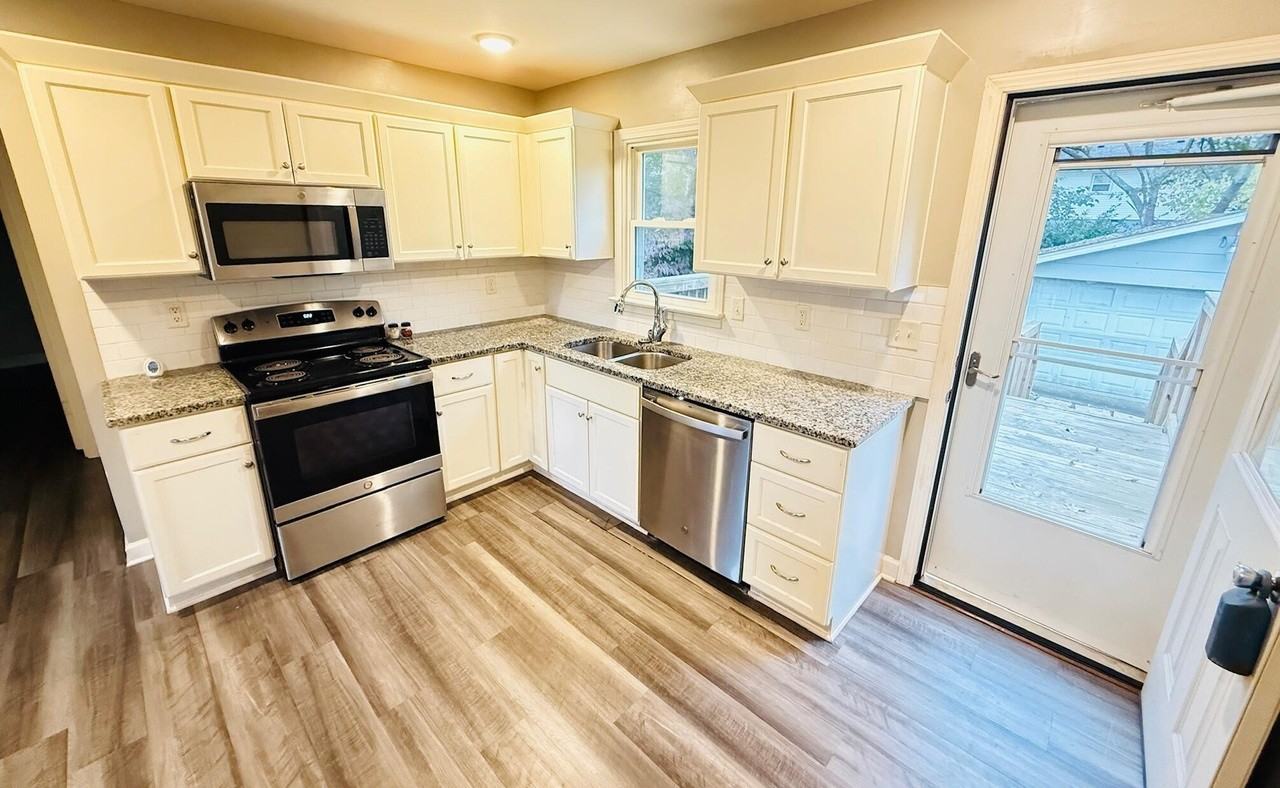 2516 Elmhurst Ave - Photo 7 of 16
