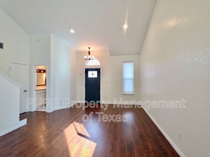 7425 Dallas Dr - Photo 4 of 26