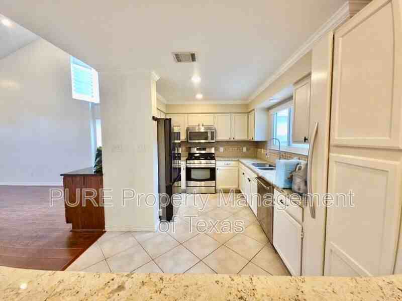 7425 Dallas Dr - Photo 6 of 26