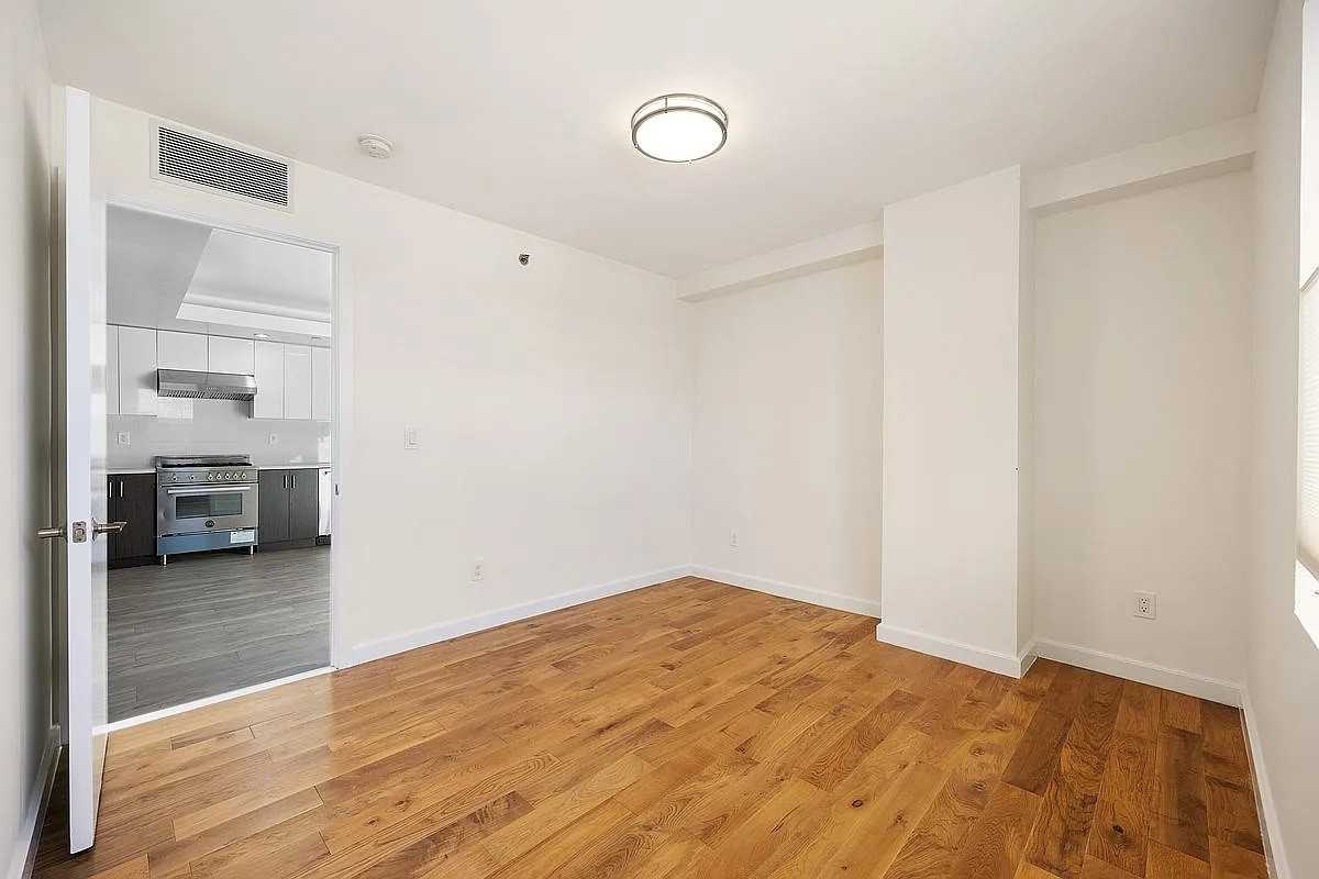 121 Portland St #605 - Photo 4 of 5