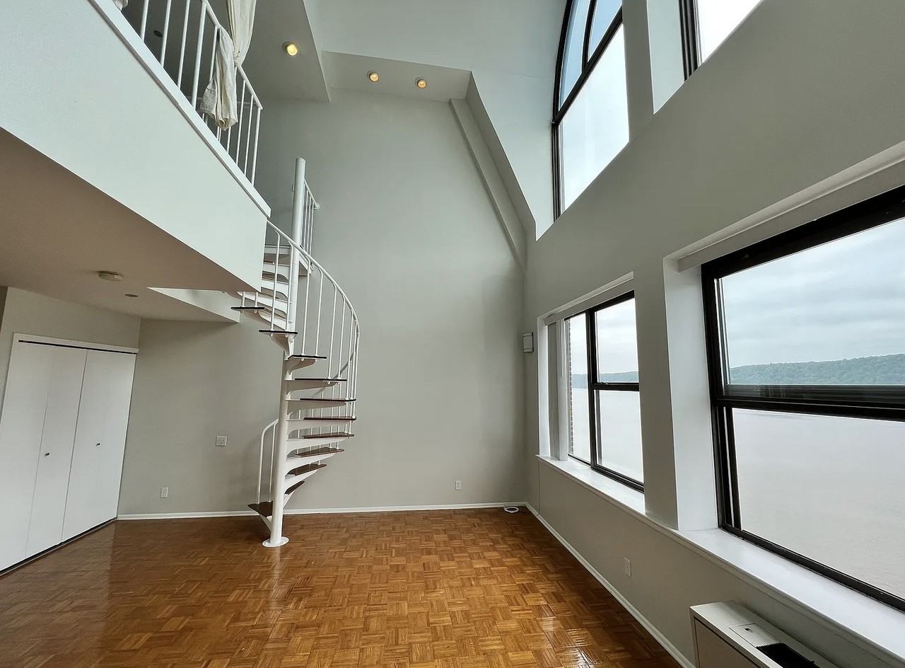 23 Water Grant St #4C