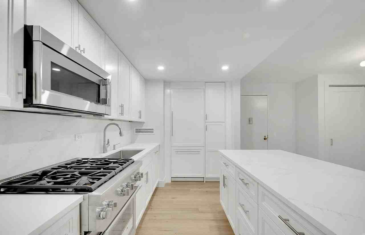 1270 North Ave #2D - Photo 2 of 11