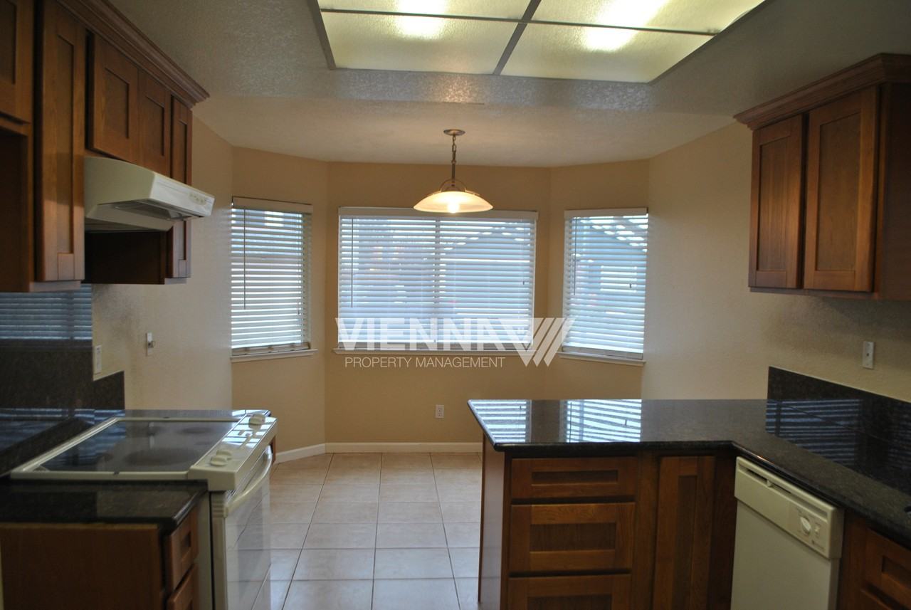 4073 N Country Dr - Photo 3 of 33