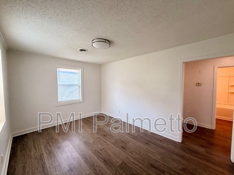 528 Jasper St - Photo 4 of 13