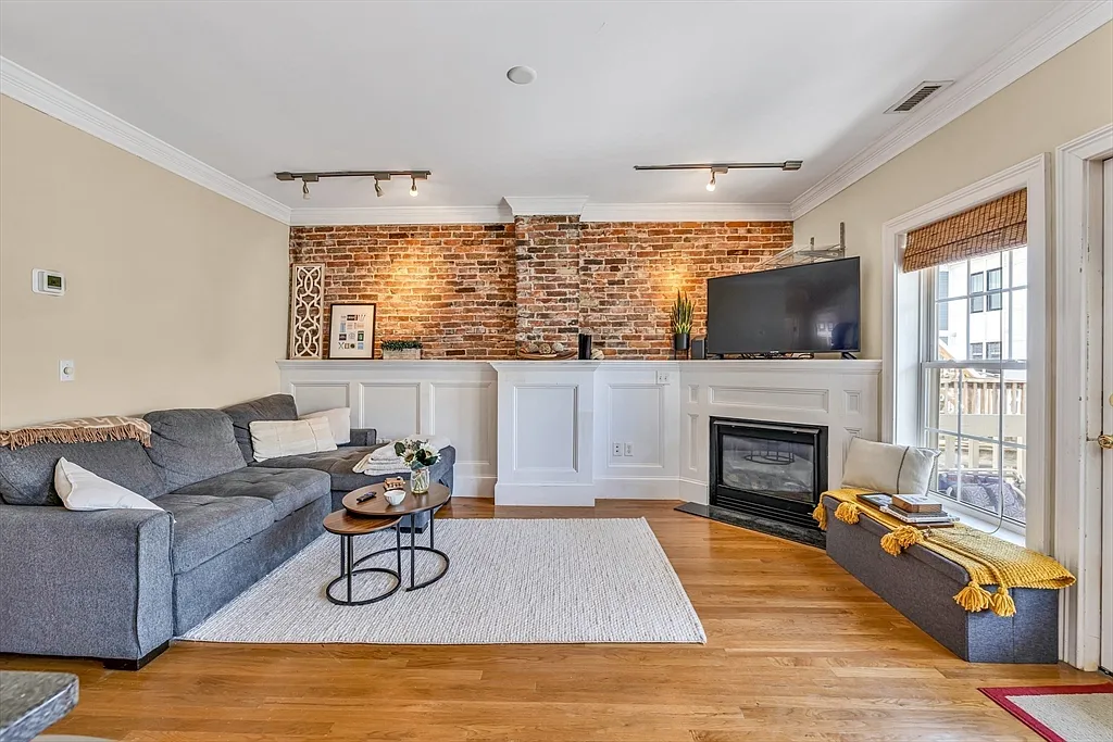 673 E 2nd St #2 - Photo 3 of 13