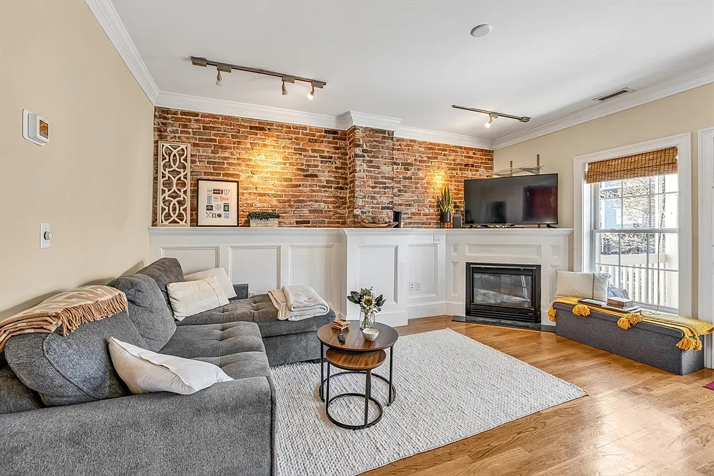 673 E 2nd St #2 - Photo 4 of 13