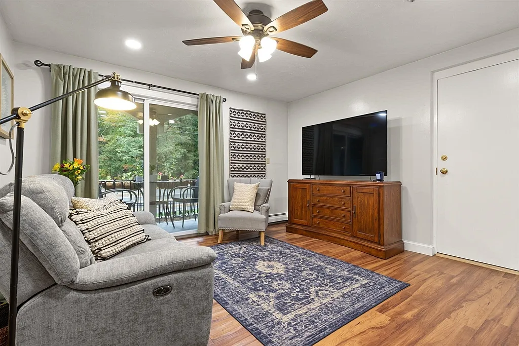 120 Fellsview Ter #124 - Photo 3 of 19